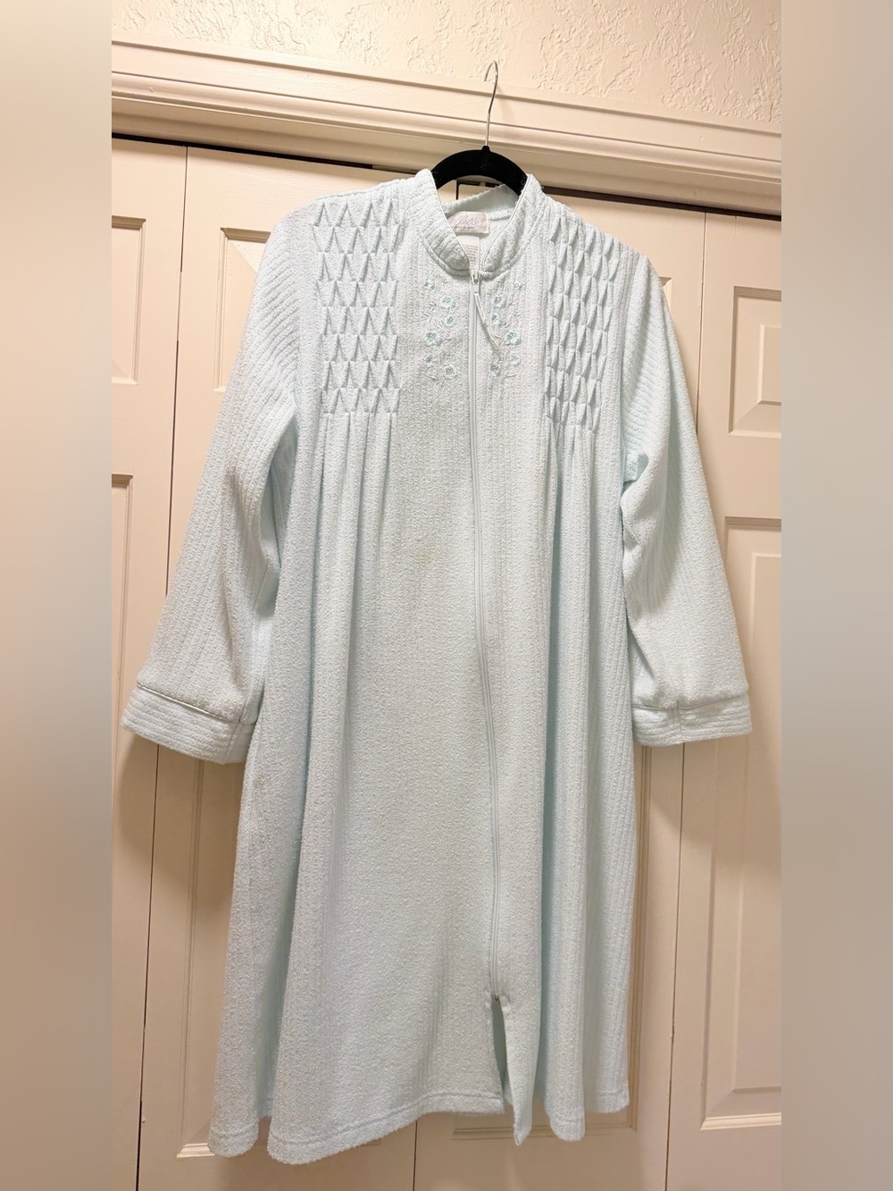 Miss Elaine Collection Light Blue Zip Housecoat Robe M Embroidered Loungewear